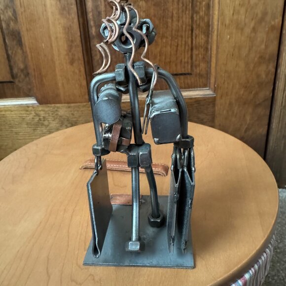 Hinz & Kunst Germany Design Das Original Sculpture - Woman w/Packages - Picture 3 of 10